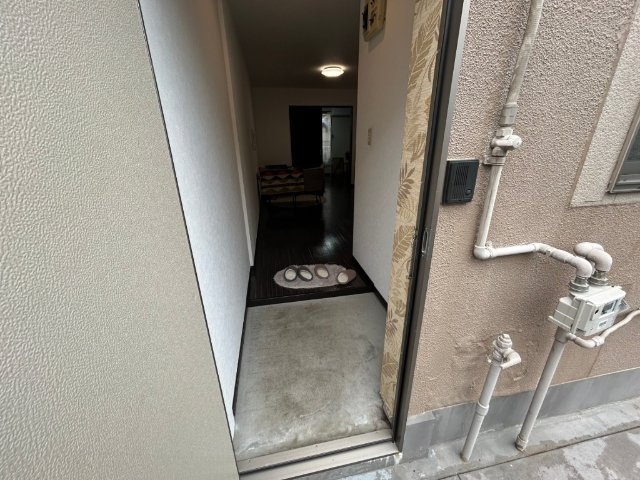 ルミエール八幡の玄関