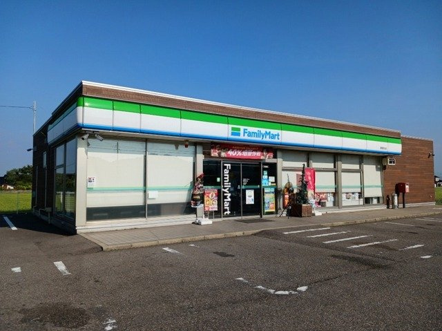 ドリームスクエア　Ｂの周辺|ファミリーマートまで800m