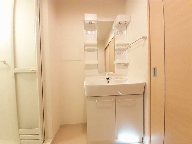 風雅の洗面所|明るい洗面所です