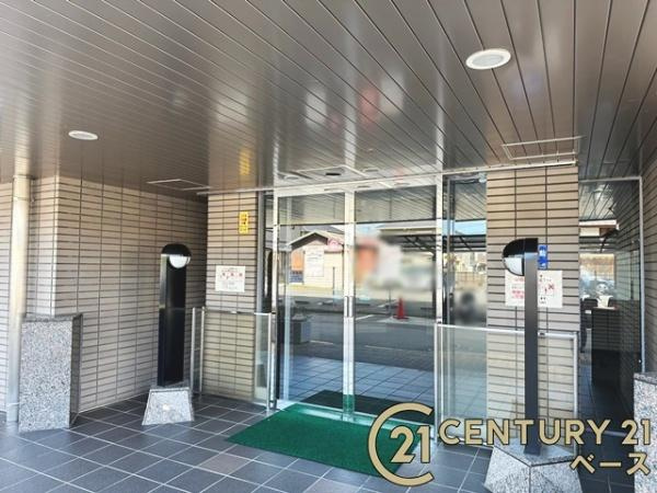 シャルマンコーポ八木東のエントランス|■現地外観写真■こちらはマンション正面出入口です！