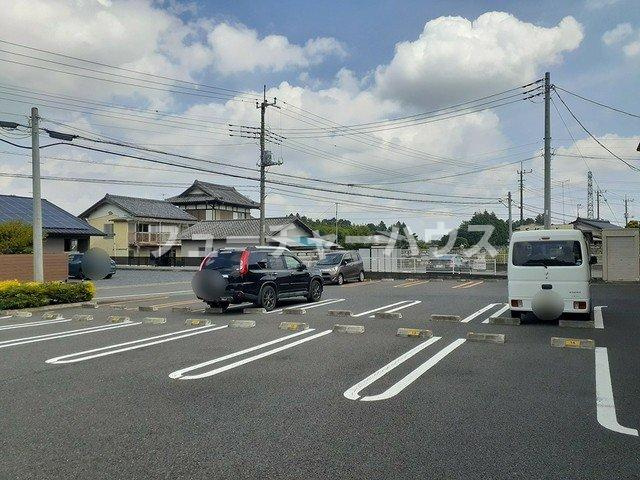 メゾン　ド　グランの駐車場|車をお持ちの方に嬉しい駐車場付きの物件です