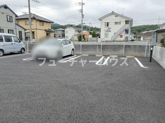 サンリット末広Ⅱの駐車場|駐車場があるので、車を買う予定の方も安心です
