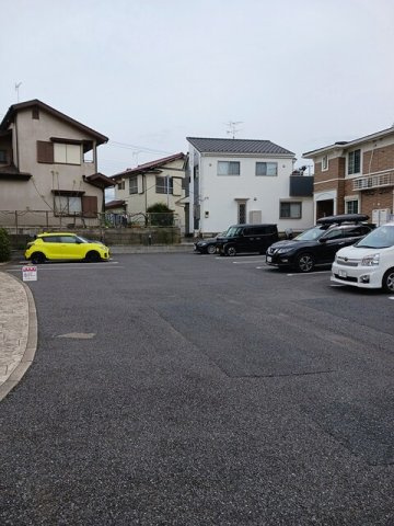 フルールⅠの駐車場