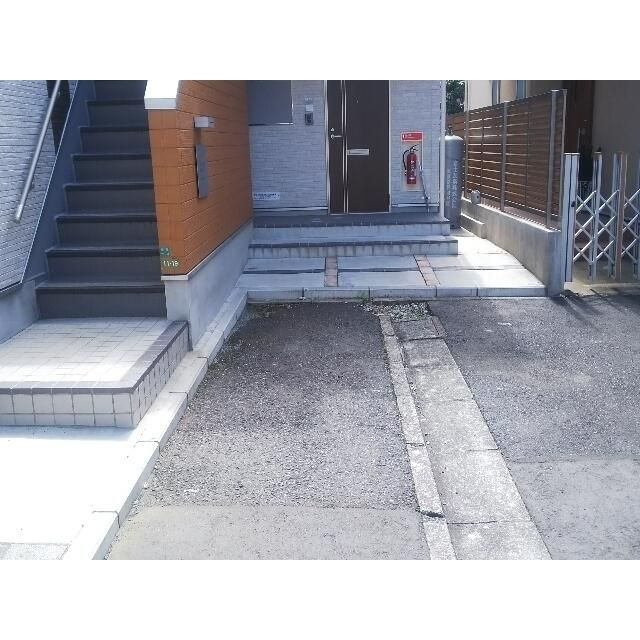 Ｗａｌｅａ　明大前のエントランス