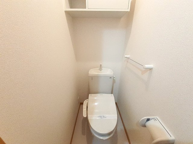 サンリットハウスⅢのトイレ|落ち着いた色調のトイレです