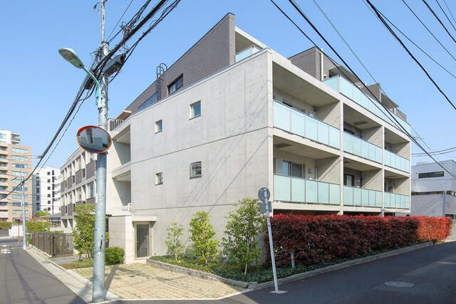 ラプレス神宮前の外観