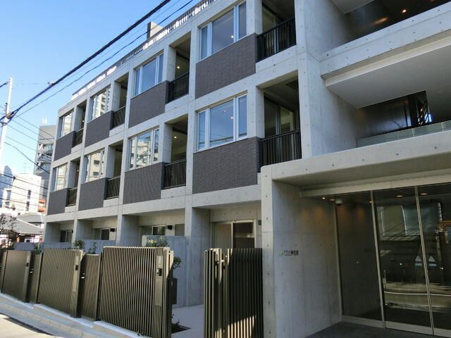 ラプレス神宮前の外観