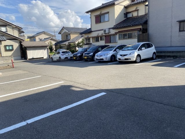 メゾン糺　Ｂの駐車場