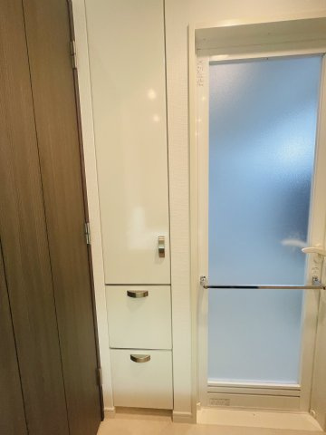 新宿山吹アインスタワーの洗面所|リネン庫