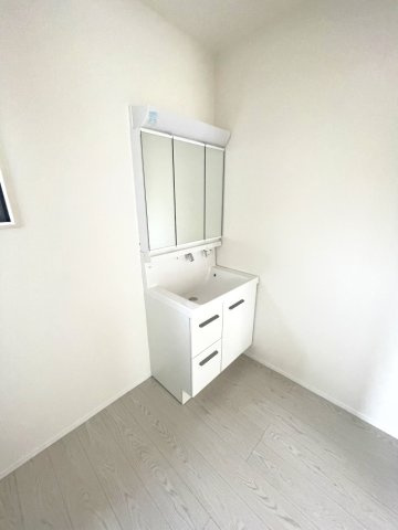 岡山市中区関　戸建ての独立洗面台|洗面化粧台です。