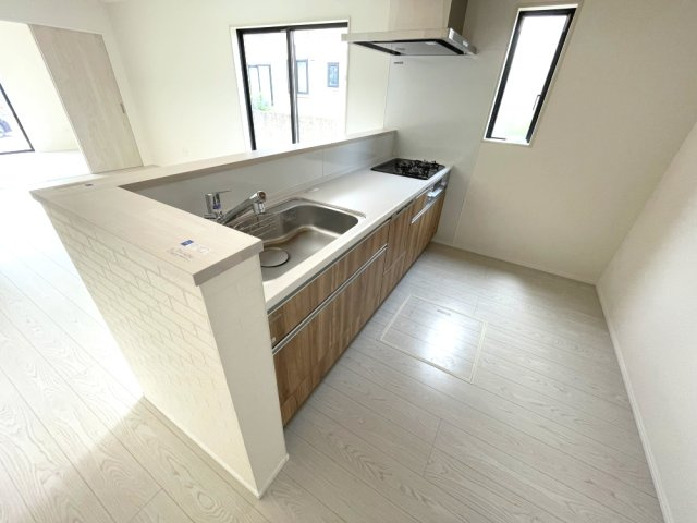 岡山市中区関　戸建てのキッチン|対面式のオープンキッチンです。