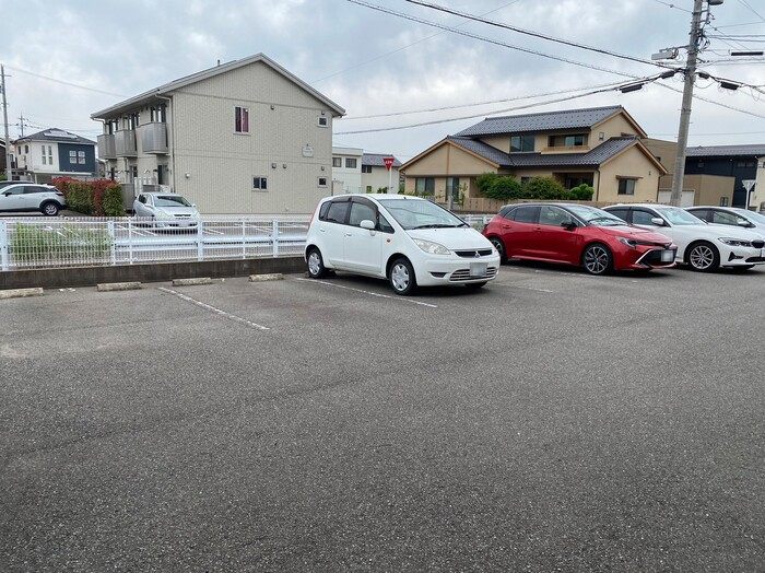 グラースシェリーの駐車場