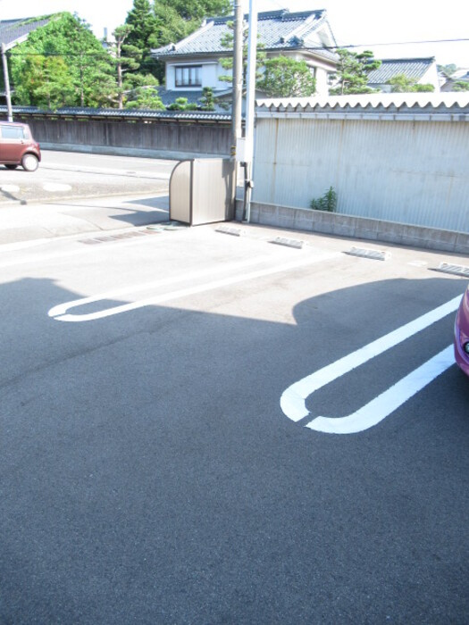 サントゥアーリオDの駐車場