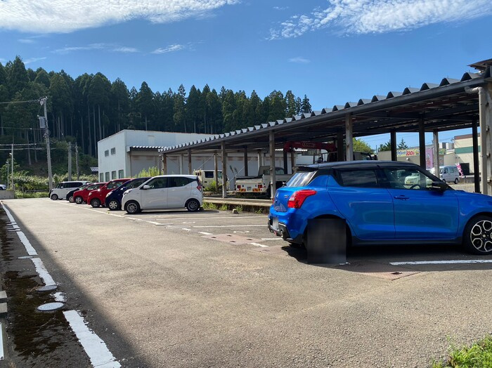 大安寺マンションの駐車場