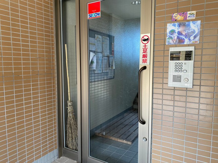 大安寺マンションのエントランス