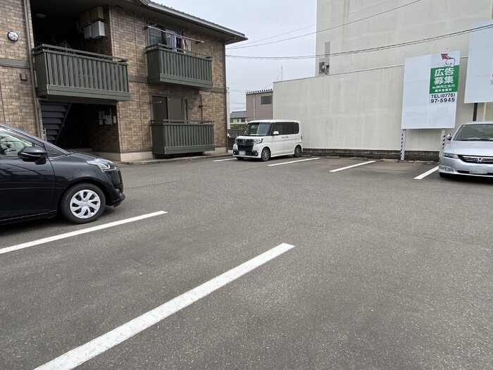 セレッサ花堂　Ａの駐車場