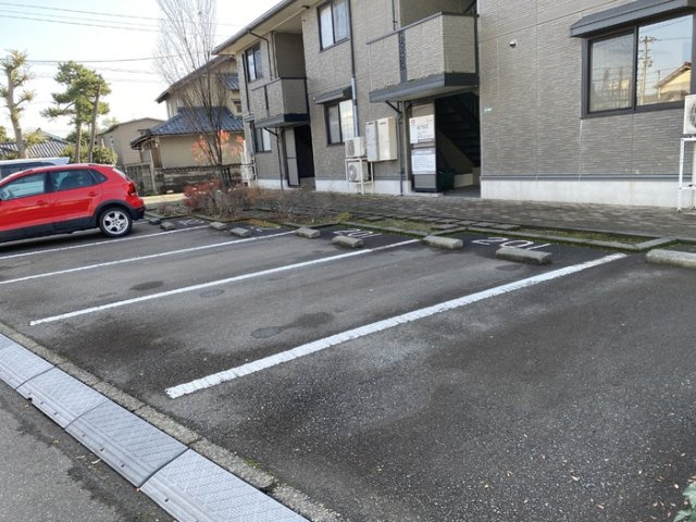 アストラルビューの駐車場