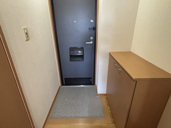 シャルマンドミールの玄関