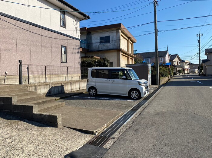 メゾンパークス　C棟の駐車場