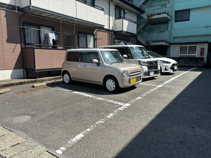 ロイヤルファミールⅡ　Bの駐車場