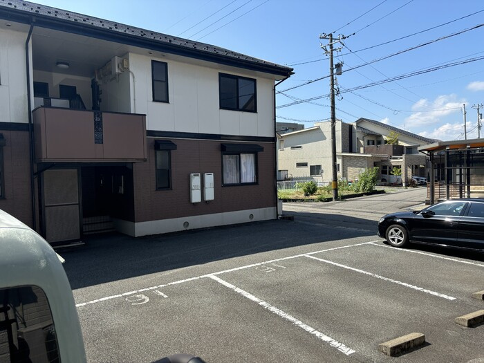 ロイヤルファミールⅡ　Bの駐車場