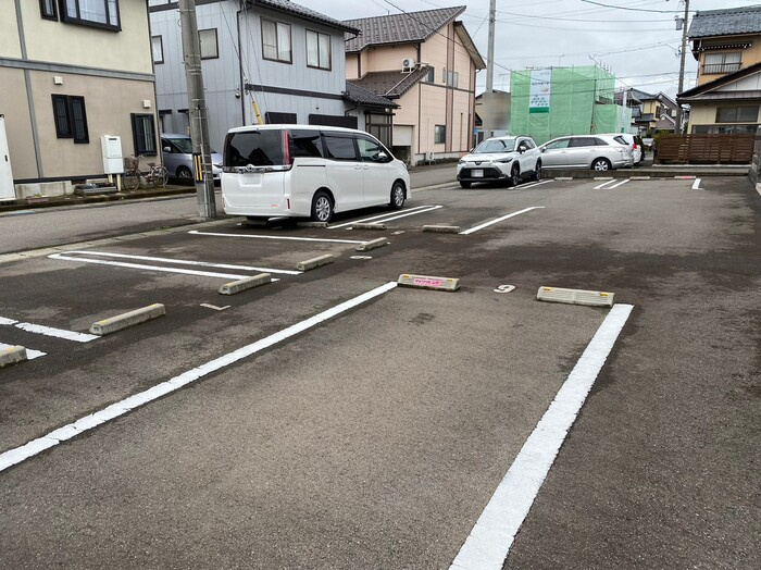 クレール山総の駐車場