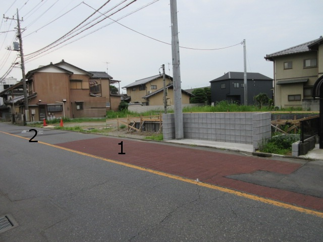 売地　東松山市松本町1-2-5（全6区画）の前面道路含む現地写真