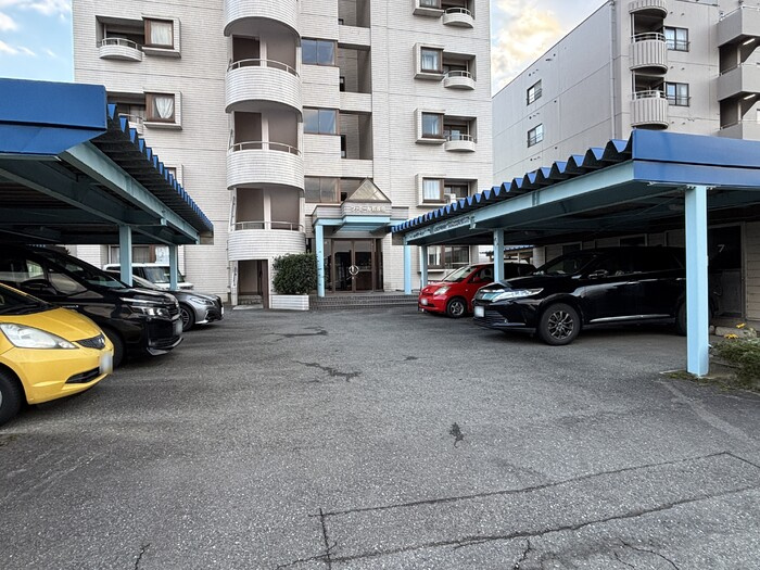 ファミール五反田の駐車場
