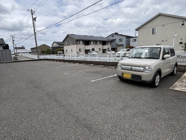 グラースシェリーの駐車場