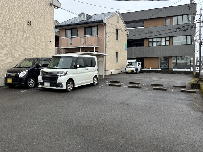 コーポかねとも　B棟の駐車場