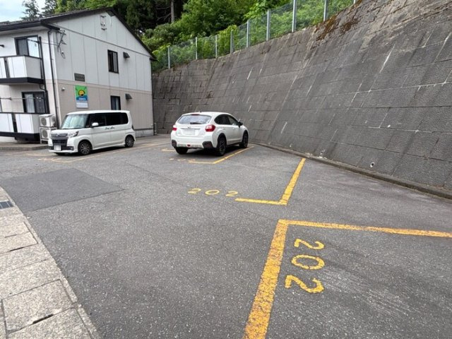 フレスコハウスの駐車場