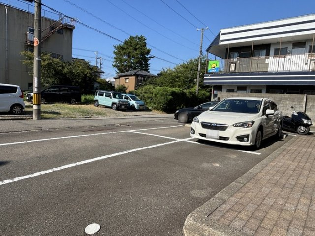 コーポ橘の駐車場