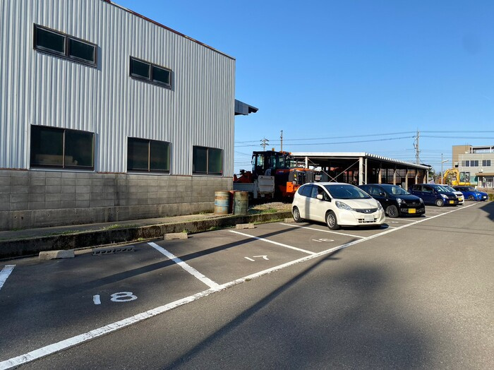 大安寺マンションの駐車場