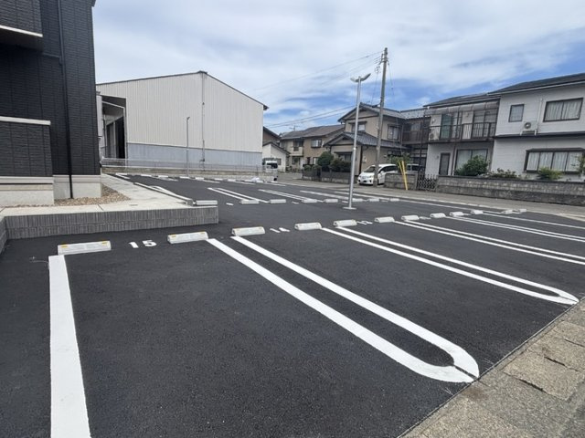 D-Regalo江守中の駐車場