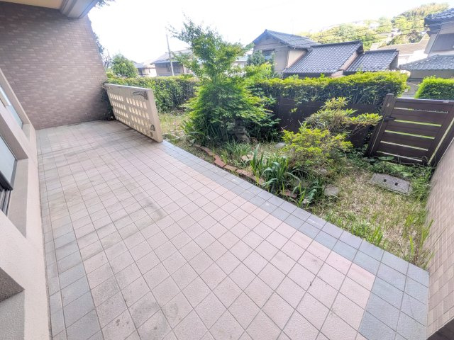 ヴェルデコート大蔵東壱番館（C-6）の庭