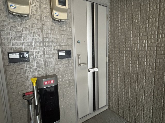 ハイツＲの玄関