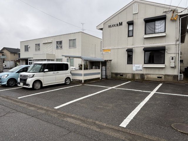 セジュールＭの駐車場