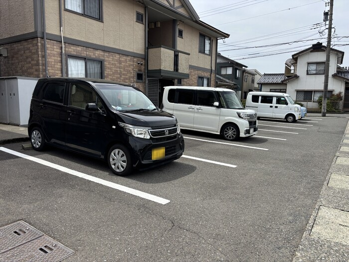 コーポ チェリッシュ　Ｂの駐車場