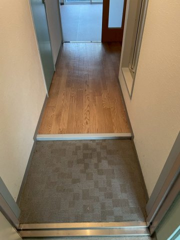 リバーハイツ豊岡の玄関