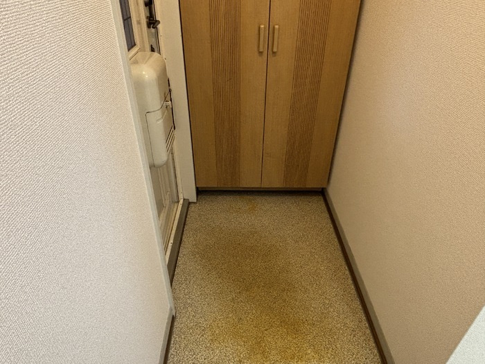 コーポかねとも　B棟の玄関