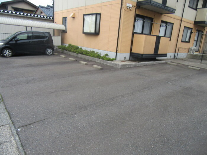 グリーンコートの駐車場