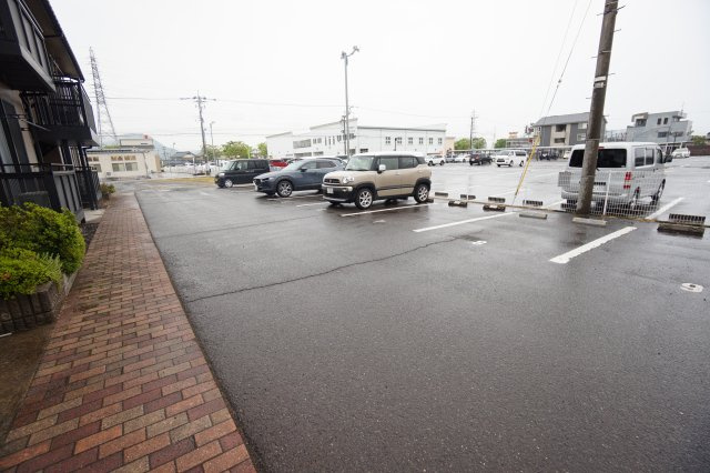 プリエール宮前　B棟の駐車場