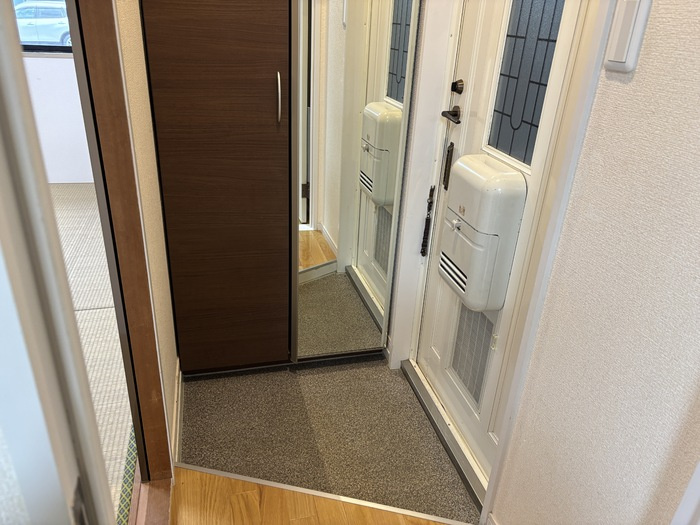 レジデンスT・H　Ⅱ号館の玄関