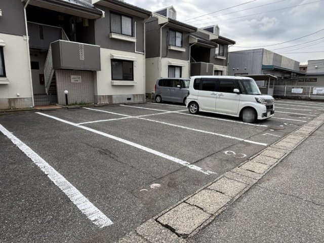 レジデンスT・H　Ⅱ号館の駐車場