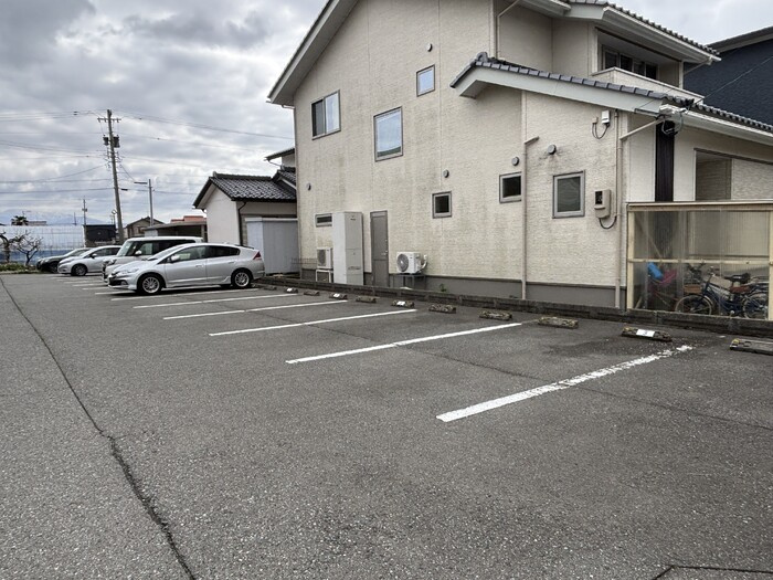 ブルーイースト　Ｂの駐車場