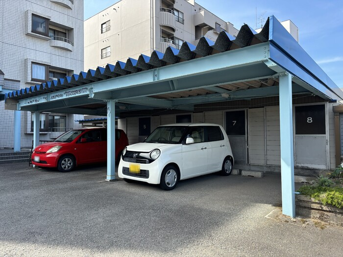 ファミール五反田の駐車場