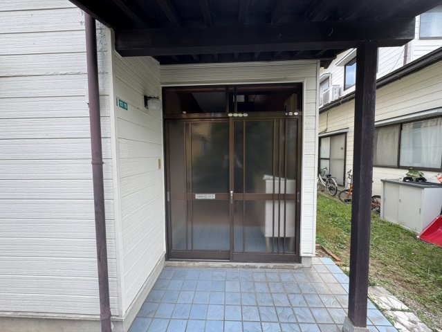 豊岡Ｉ貸家のエントランス
