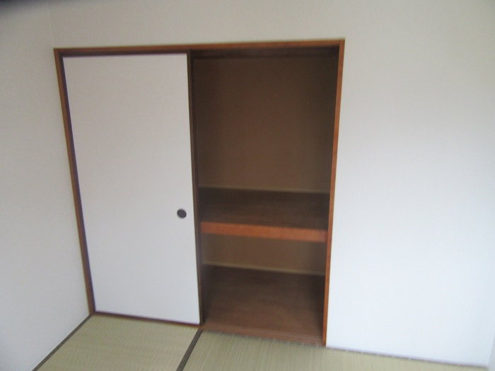 ハイツ水越　Aの収納