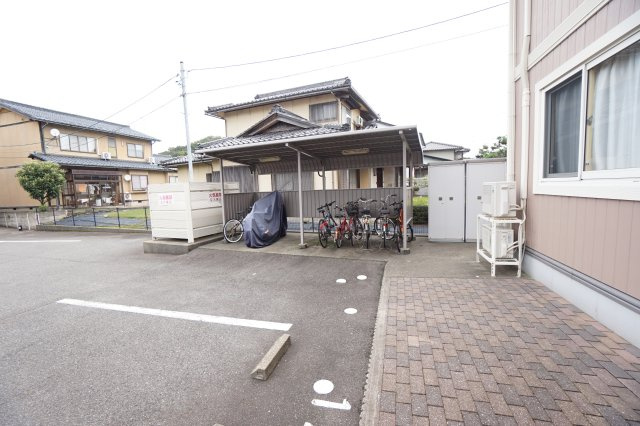 リビングタウン若杉　Ａの駐車場