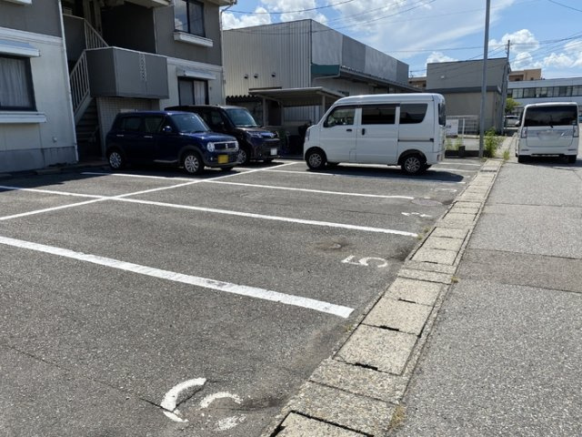 レジデンスT・H　Ⅰ号館の駐車場